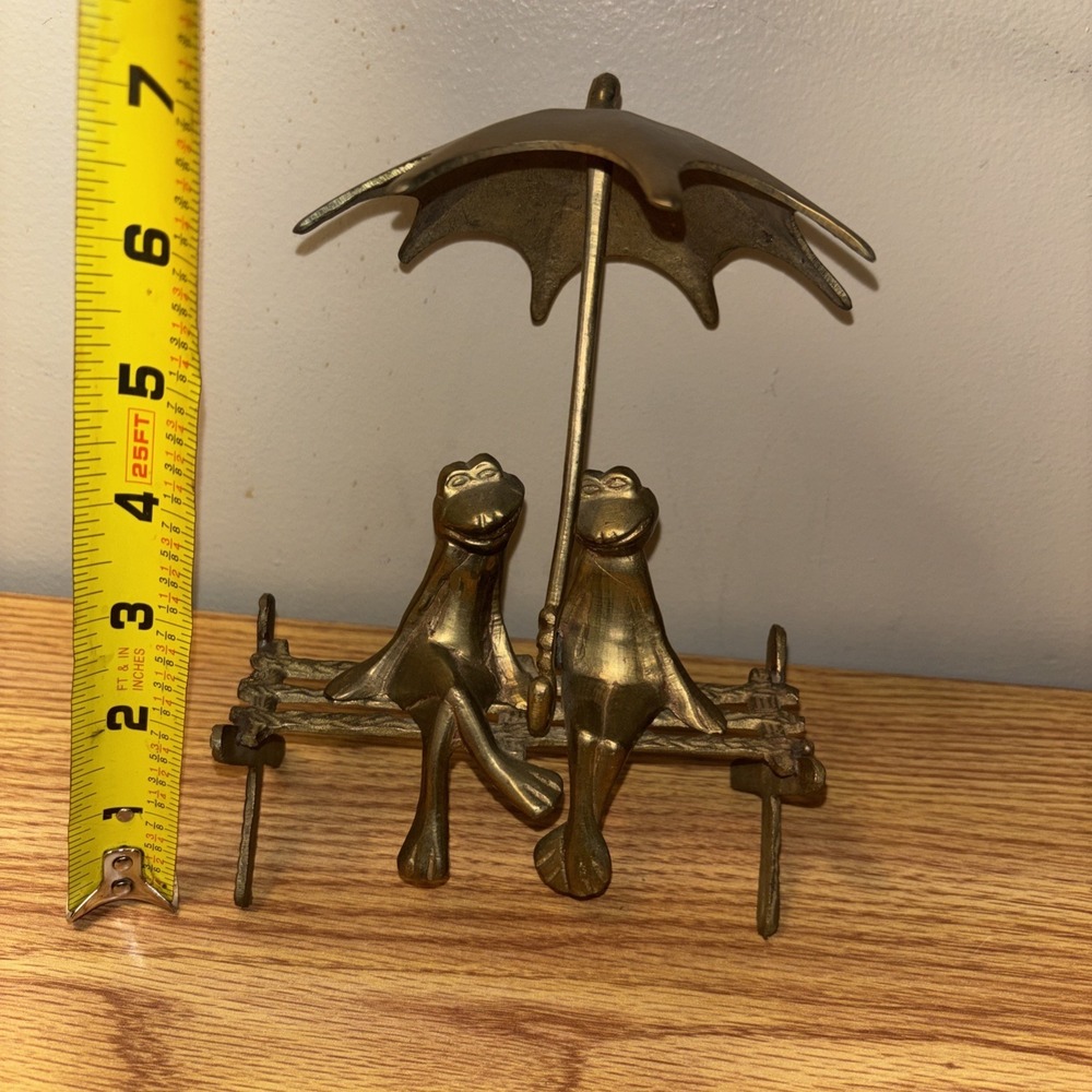 Vintage Brass Frogs on Bench with Umbrella Figurine Mid Century Decor Statuette - Picture 10 of 10